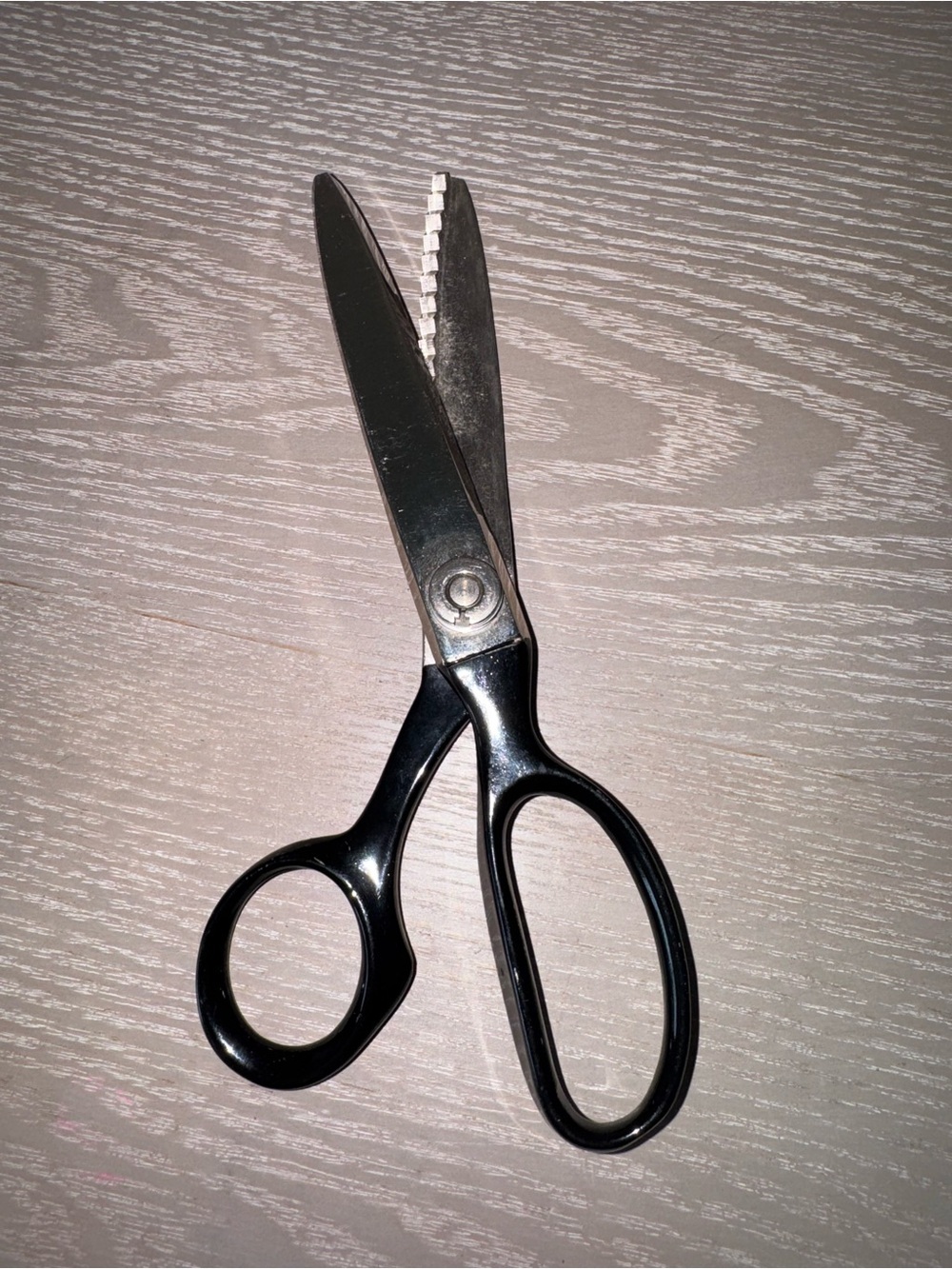 Vintage Wiss 9" Pinking Shears Newark NJ USA Sewing Fabric Scissors -Black